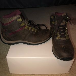 New Timberland boots size 6